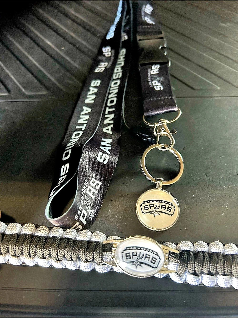 Spurs Keychain & Bracelet Set in Black & Silver Like New